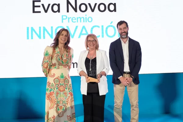 NdP-Eva-Novoa-recibe-el-premio-a-la-Innovacion-del-Instituto-Maritimo-Espanol-03