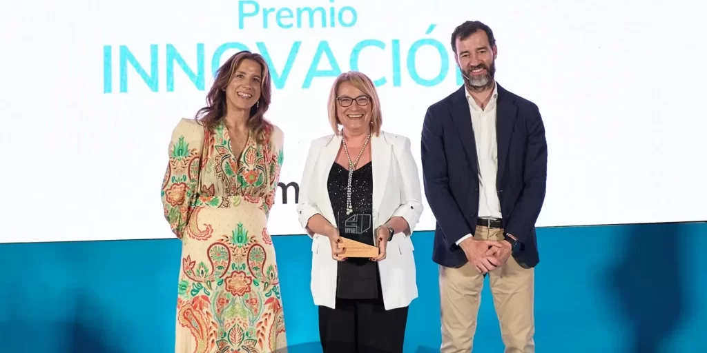 NdP-Eva-Novoa-recibe-el-premio-a-la-Innovacion-del-Instituto-Maritimo-Espanol-03